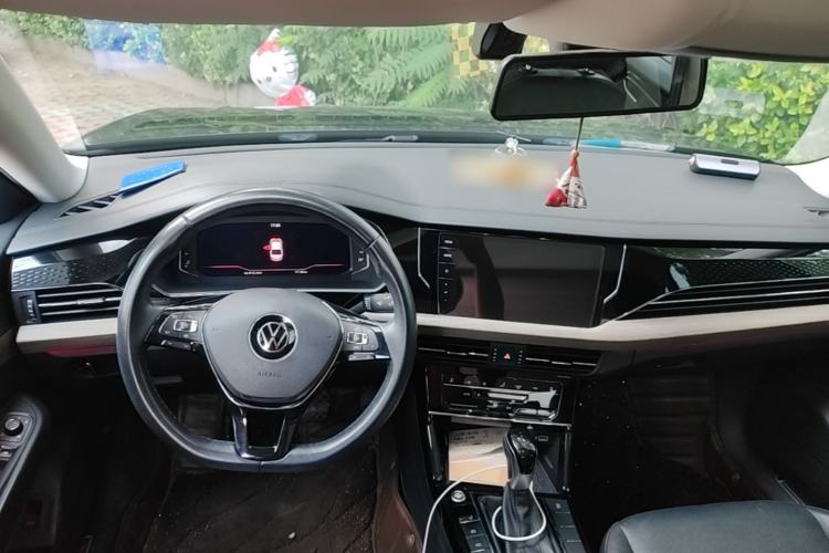 Used Volkswagen Passat 2020 Revised Version 330TSI Luxury Edition China VI Standard Center Console