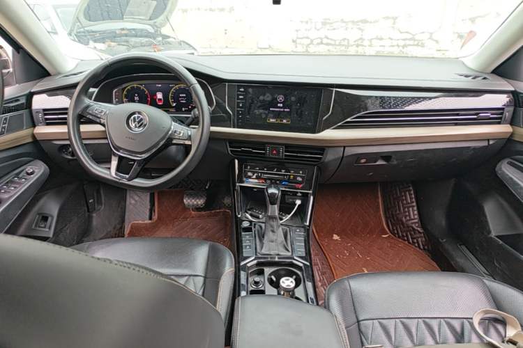 Used Volkswagen Passat 2020 Revised Version 330TSI Luxury Edition China VI Standard Center Console