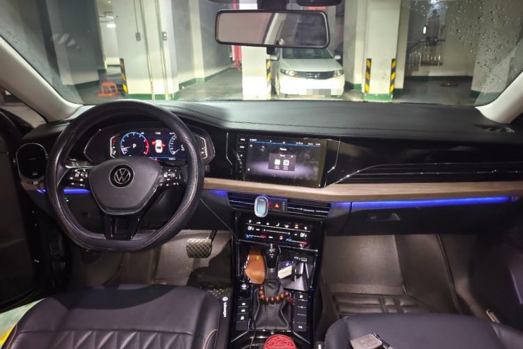 Used Volkswagen Passat 2020 Revised Version 330TSI Luxury Edition China VI Standard Center Console