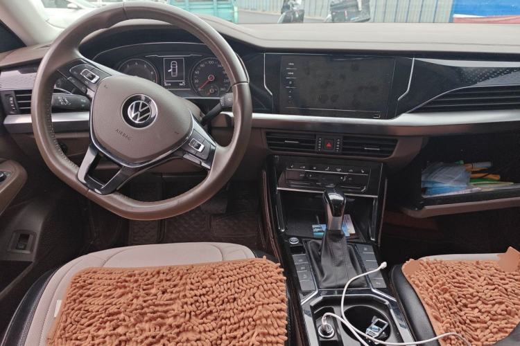 Used Volkswagen Passat 2020 330TSI Elite Edition China VI Center Console
