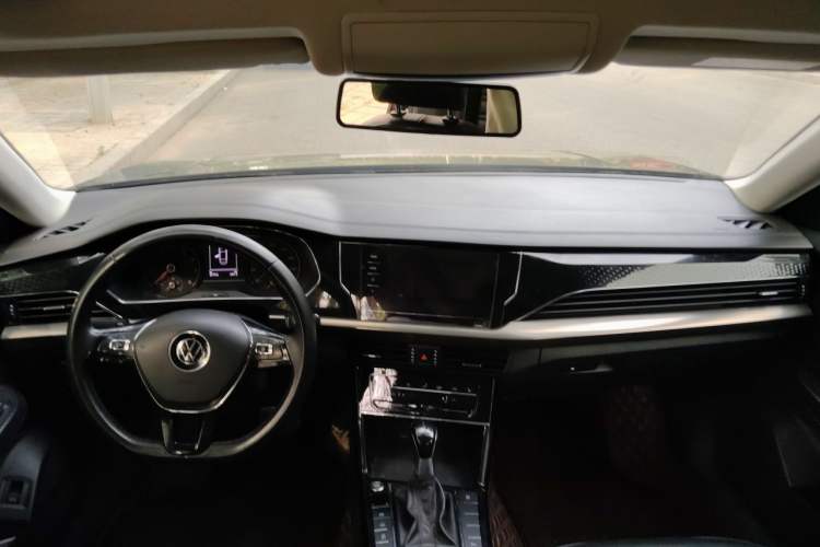 Used Volkswagen Passat 2020 330TSI Elite Edition China VI Center Console