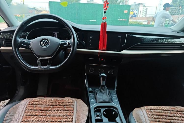 Used Volkswagen Passat 2020 Revised Version 280TSI Business Edition China VI Standard Center Console