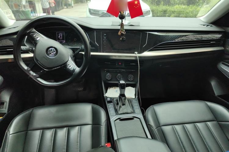 Used Volkswagen Passat 2020 Revised Version 280TSI Business Edition China VI Standard Center Console