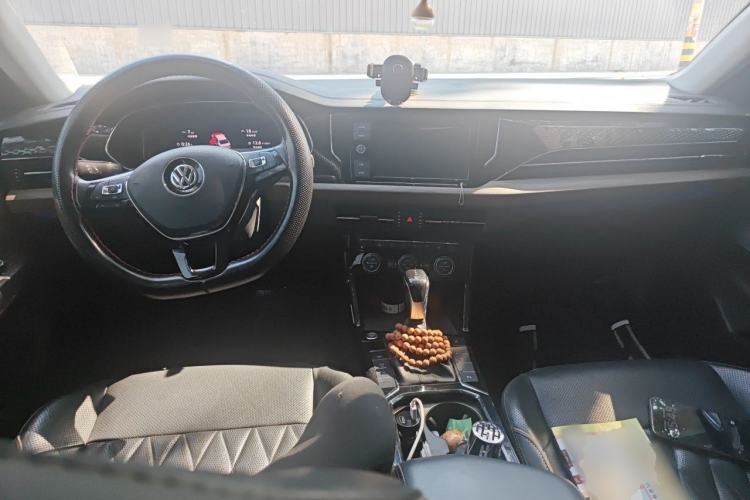 Used Volkswagen Passat 2020 Revised Version 330TSI Luxury Edition China VI Standard Center Console