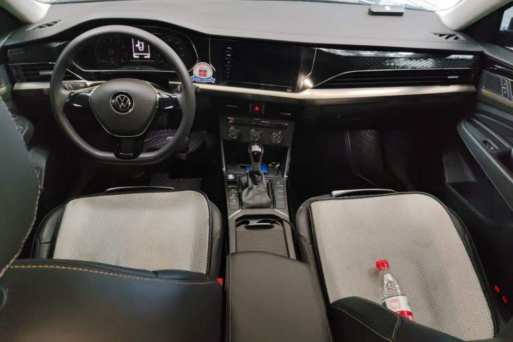 Used Volkswagen Passat 2020 280TSI Business Edition China VI Standard Center Console
