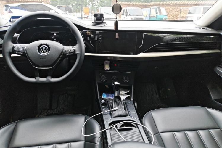 Used Volkswagen Passat 2020 Revised Version 280TSI Business Edition China VI Standard Center Console