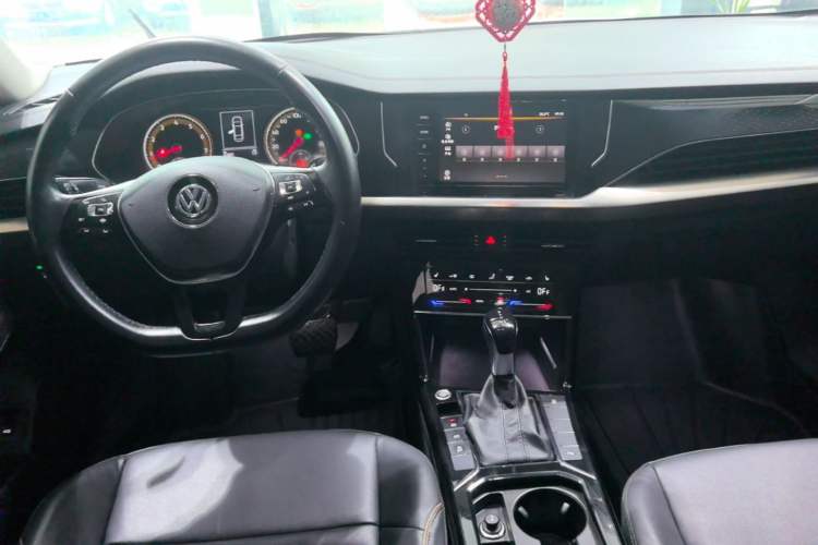 Used Volkswagen Passat 2020 330TSI Elite Edition China VI Center Console