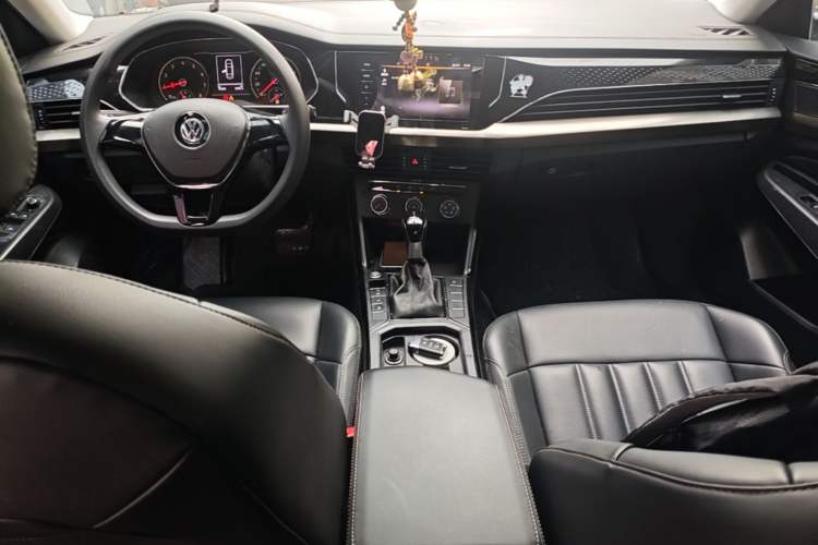 Used Volkswagen Passat 2020 280TSI Business Edition China VI Standard Center Console