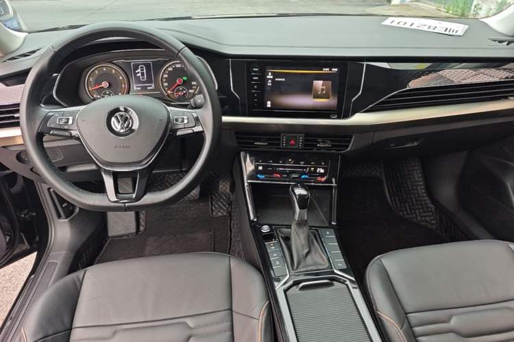 Used Volkswagen Passat 2020 330TSI Elite Edition China VI Center Console