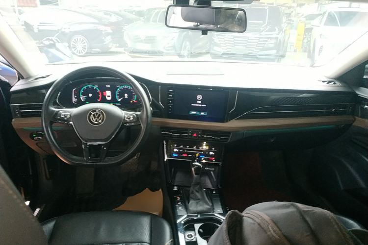 Used Volkswagen Passat 2020 Revised Version 330TSI Luxury Edition China VI Standard Center Console
