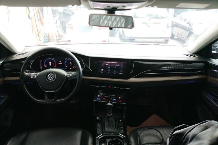 Used Volkswagen Passat 2020 330TSI Luxury Edition China VI Center Console