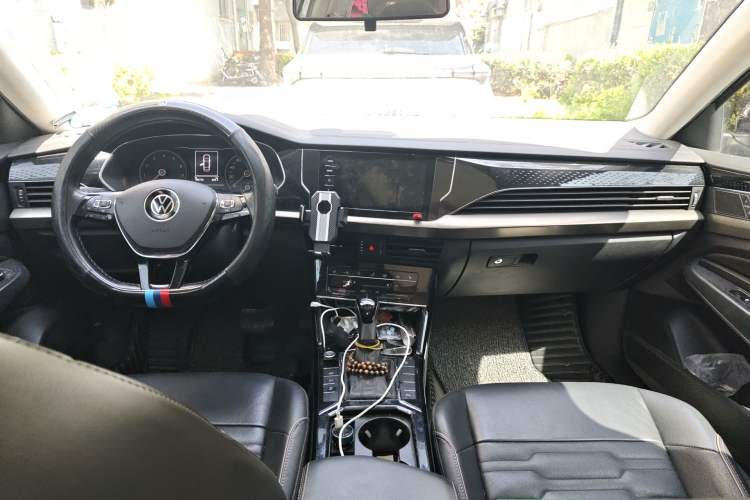 Used Volkswagen Passat 2020 330TSI Elite Edition China VI Center Console