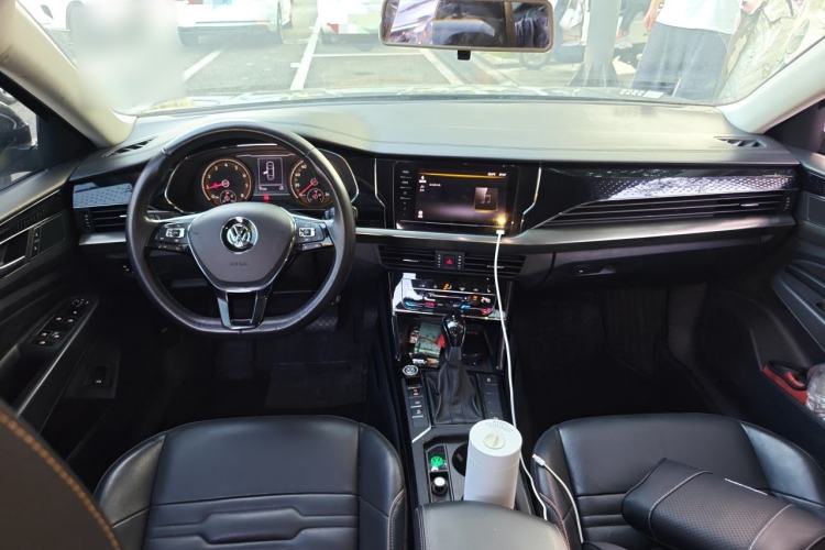 Used Volkswagen Passat 2020 330TSI Elite Edition China VI Center Console