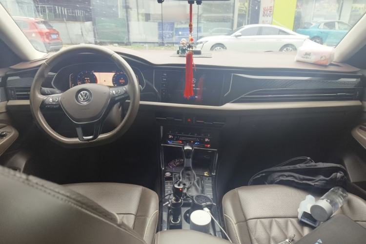 Used Volkswagen Passat 2020 330TSI Luxury Edition China VI Center Console