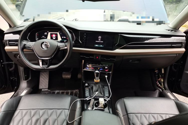 Used Volkswagen Passat 2020 330TSI Luxury Edition China VI Center Console
