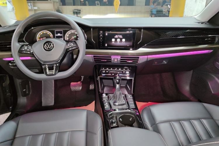 Used Volkswagen Passat 2020 Revised Version 280TSI Elite Edition China VI Standard Center Console