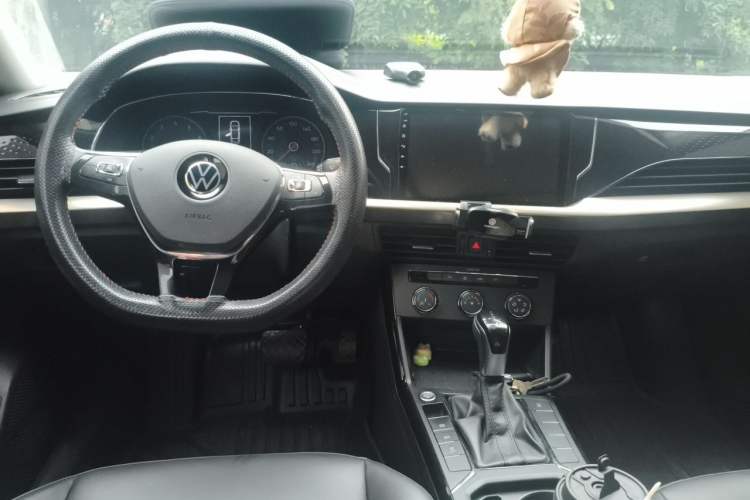 Used Volkswagen Passat 2020 Revised Version 280TSI Business Edition China VI Standard Center Console