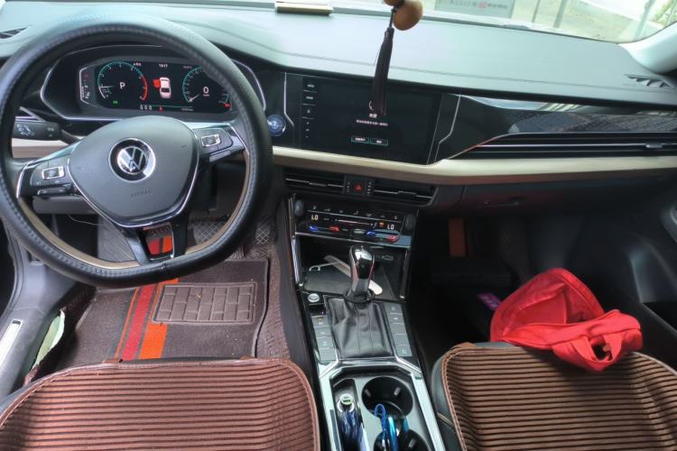 Used Volkswagen Passat 2020 Facelift 330TSI Prestige Edition China VI Standard Center Console