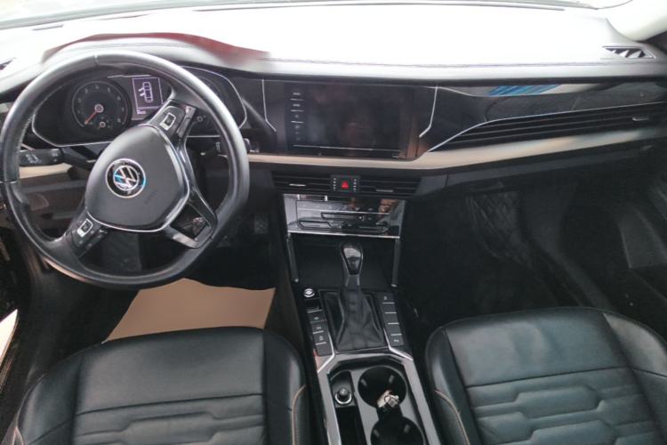 Used Volkswagen Passat 2020 330TSI Elite Edition China VI Center Console