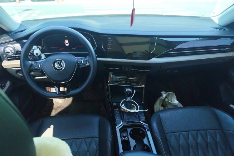 Used Volkswagen Passat 2020 Revised Version 330TSI Luxury Edition China VI Standard Center Console