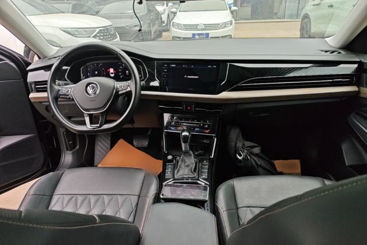 Used Volkswagen Passat 2020 330TSI Luxury Edition China VI Center Console