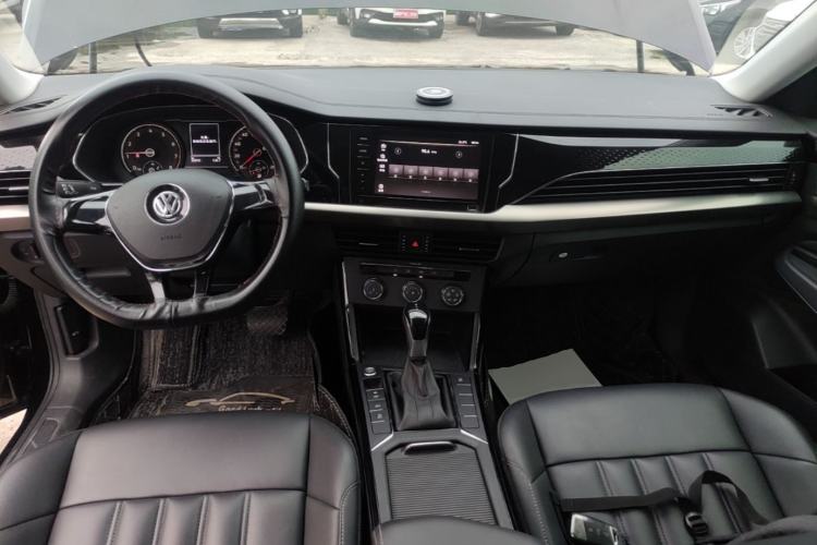 Used Volkswagen Passat 2020 280TSI Business Edition China VI Standard Center Console