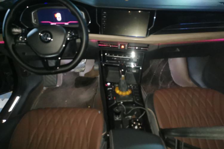 Used Volkswagen Passat 2020 330TSI Luxury Edition China VI Center Console