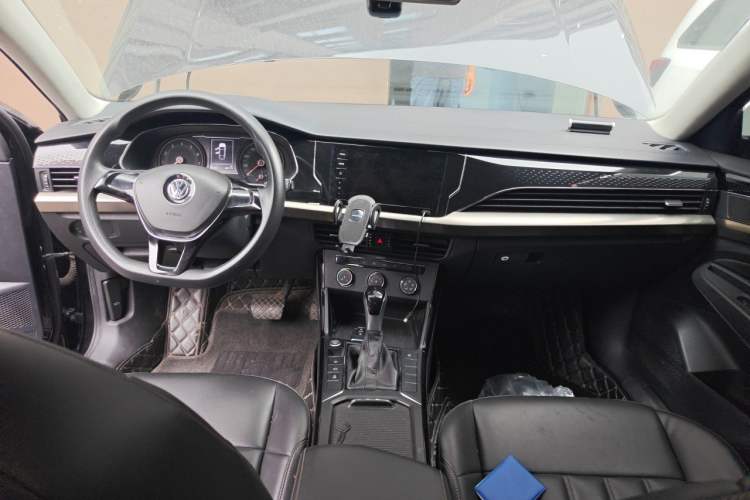 Used Volkswagen Passat 2020 Revised Version 280TSI Business Edition China VI Standard Center Console