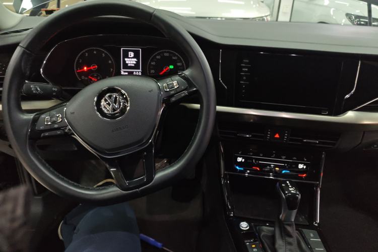 Used Volkswagen Passat 2020 330TSI Elite Edition China VI Center Console