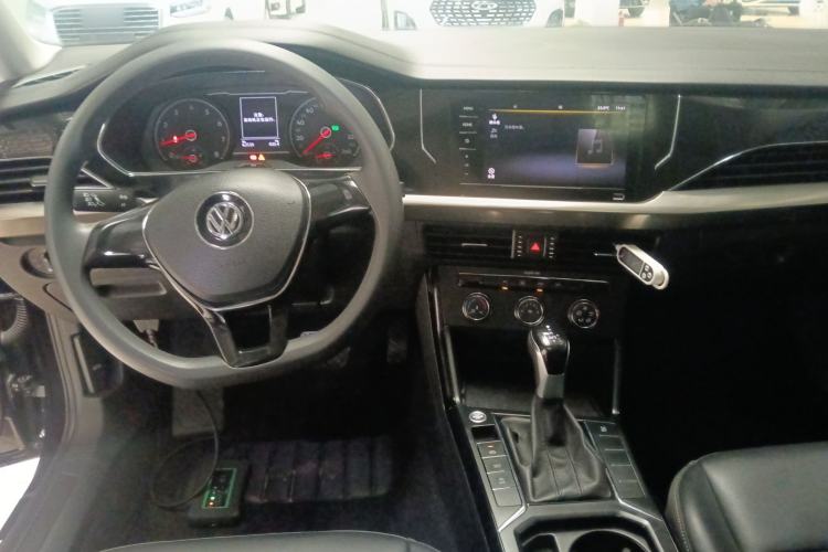 Used Volkswagen Passat 2020 Revised Version 280TSI Business Edition China VI Standard Center Console
