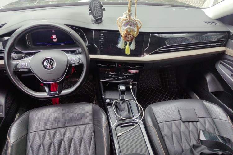 Used Volkswagen Passat 2020 330TSI Luxury Edition China VI Center Console