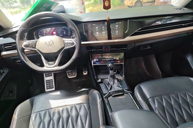 Used Volkswagen Passat 2020 Revised Version 330TSI Luxury Edition China VI Standard Center Console