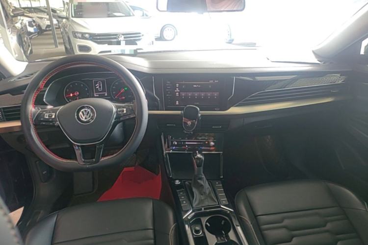 Used Volkswagen Passat 2020 330TSI Elite Edition China VI Center Console
