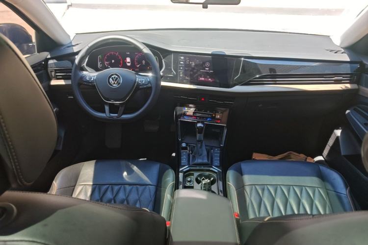 Used Volkswagen Passat 2020 Revised Version 330TSI Luxury Edition China VI Standard Center Console
