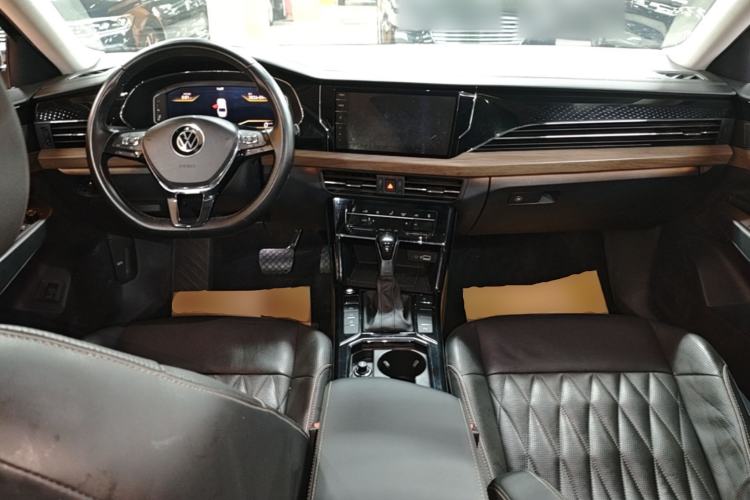 Used Volkswagen Passat 2020 Revised Version 330TSI Luxury Edition China VI Standard Center Console