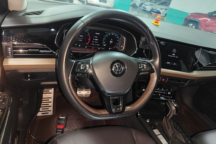 Used Volkswagen Passat 2020 330TSI Prestige Edition China VI Standard Center Console