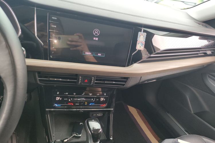 Used Volkswagen Passat 2020 330TSI Luxury Edition China VI Center Console