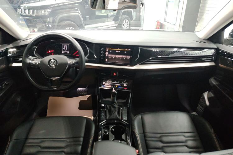 Used Volkswagen Passat 2020 330TSI Elite Edition China VI Center Console