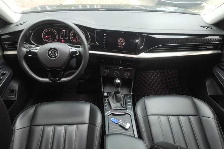 Used Volkswagen Passat 2020 Revised Version 280TSI Business Edition China VI Standard Center Console