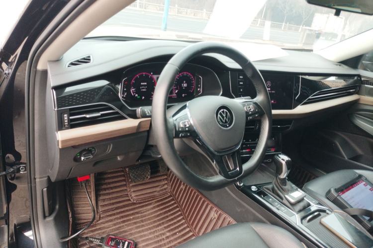 Used Volkswagen Passat 2020 Revised Version 330TSI Luxury Edition China VI Standard Center Console
