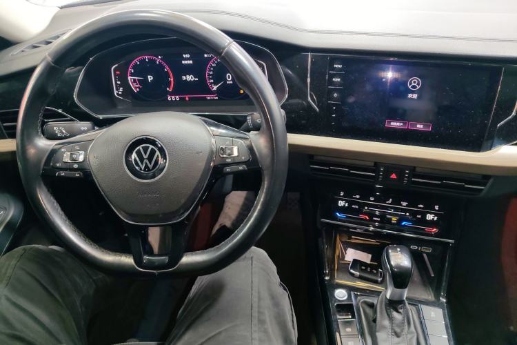 Used Volkswagen Passat 2020 Revised Version 330TSI Luxury Edition China VI Standard Center Console