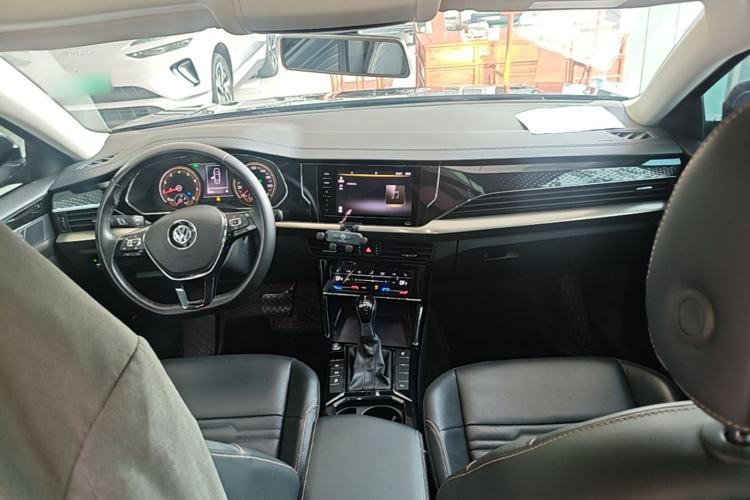 Used Volkswagen Passat 2020 330TSI Elite Edition China VI Center Console