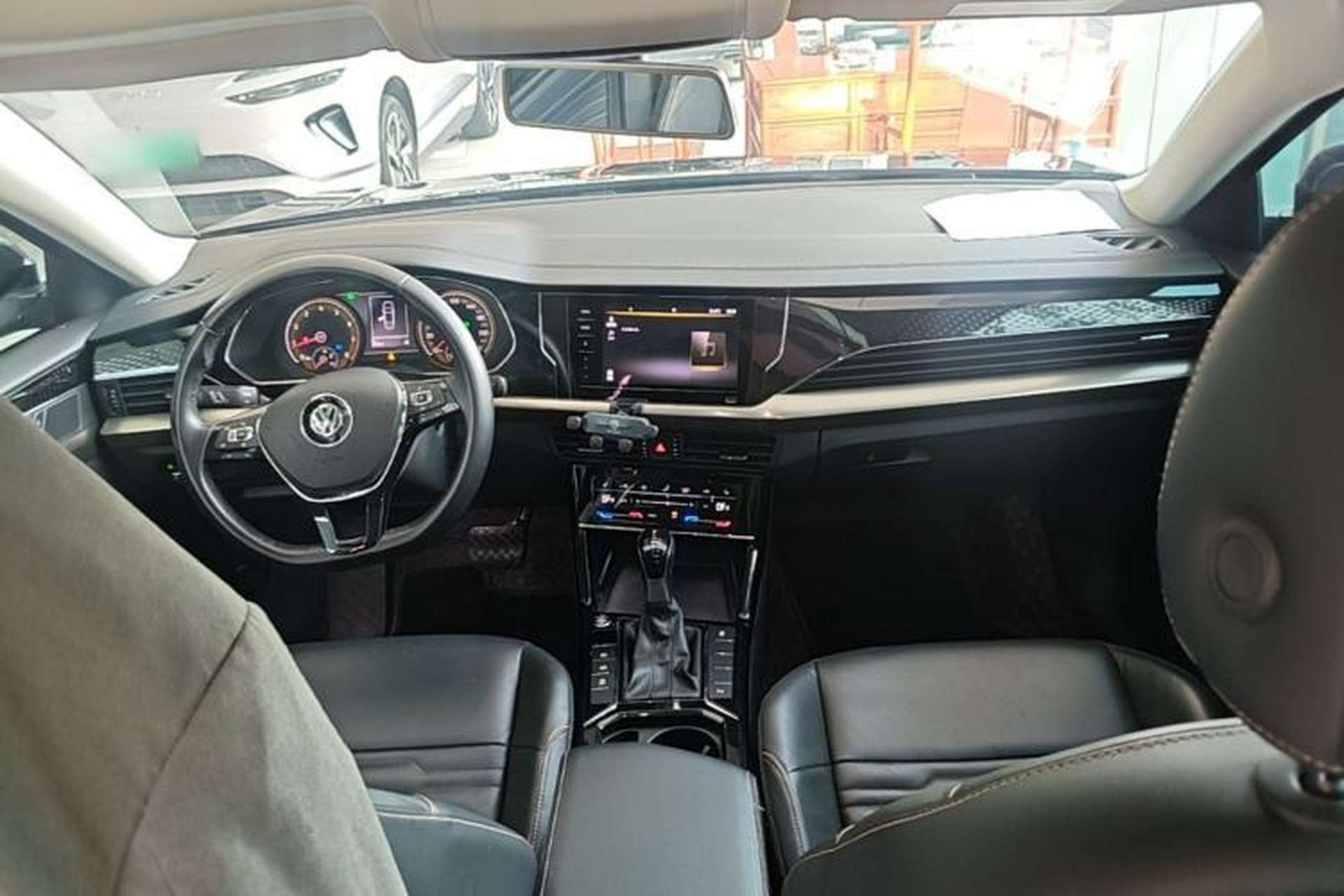 Used Volkswagen Passat 2020 330TSI Elite Edition China VI Center Console