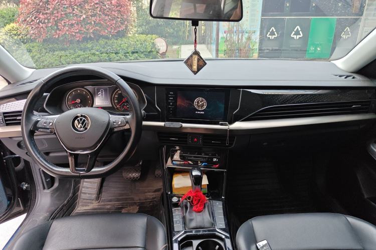 Used Volkswagen Passat 2020 330TSI Elite Edition China VI Center Console