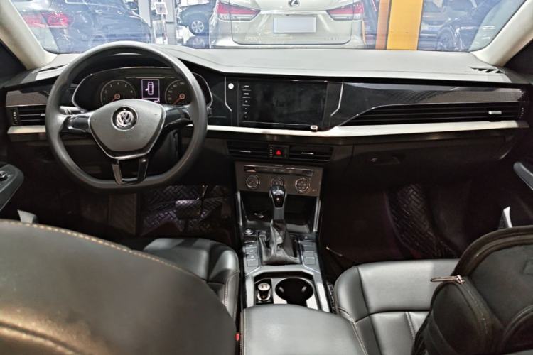 Used Volkswagen Passat 2020 280TSI Business Edition China VI Standard Center Console