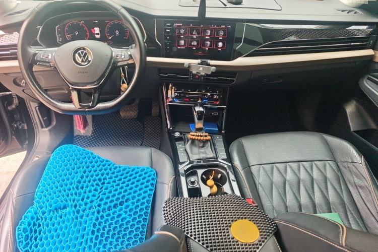 Used Volkswagen Passat 2020 Revised Version 330TSI Luxury Edition China VI Standard Center Console