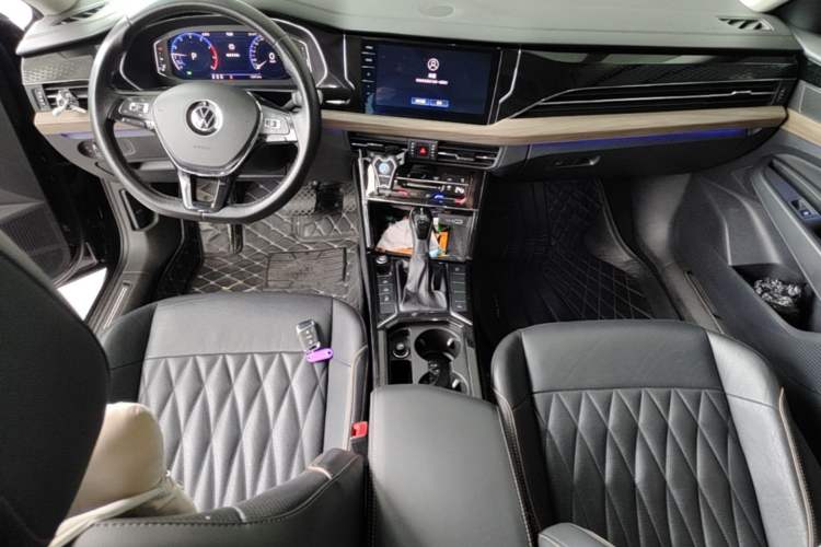Used Volkswagen Passat 2020 Revised Version 330TSI Luxury Edition China VI Standard Center Console