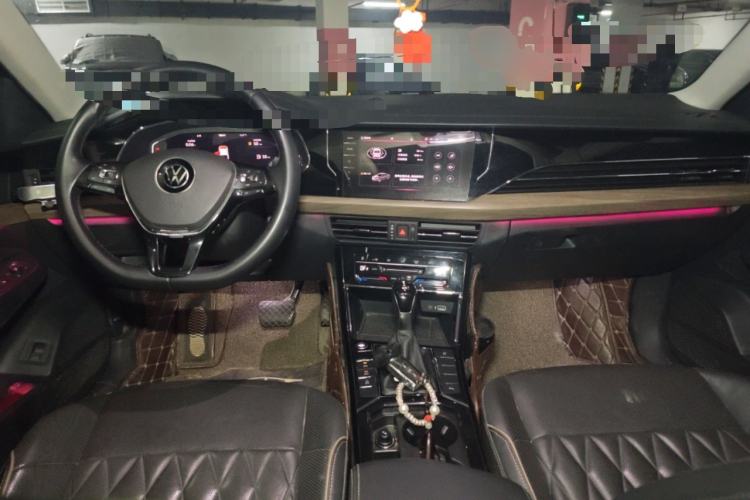 Used Volkswagen Passat 2020 Revised Version 330TSI Luxury Edition China VI Standard Center Console