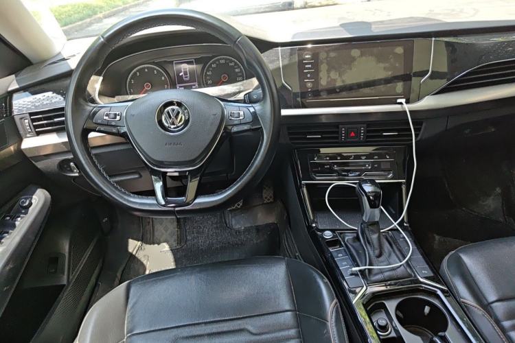 Used Volkswagen Passat 2020 330TSI Elite Edition China VI Center Console