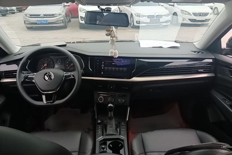 Used Volkswagen Passat 2020 Revised Version 280TSI Business Edition China VI Standard Center Console
